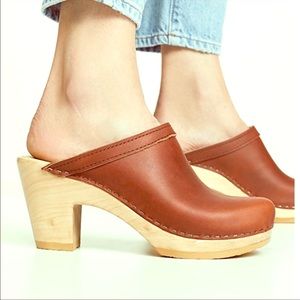 No. 6 “Old School” clog in Bourbon